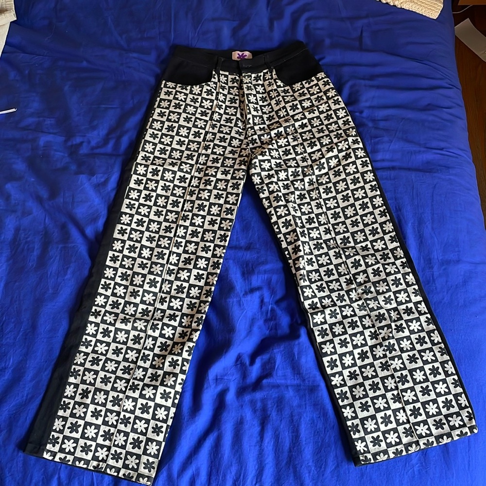Lisa Says Gah Robyn Jean in Black Daisy